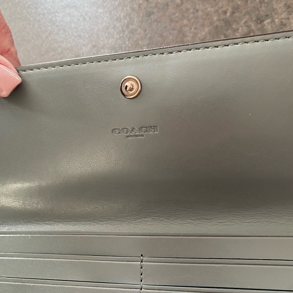 Coach Women’s Soft Mint Green Trifold Wallet - Picture 10 of 12
